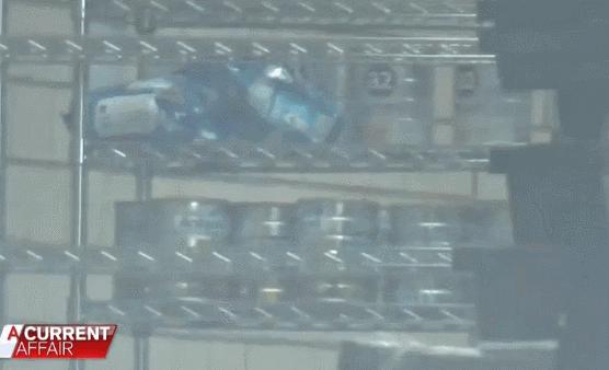 澳洲超市送货车直接开进华人仓库送奶粉！澳媒却依旧甩锅代购？