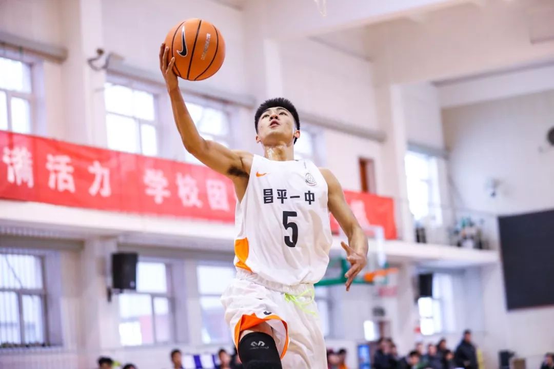 十六强激烈幸存不易新八强更强明日开战丨2018-19耐克高中联赛