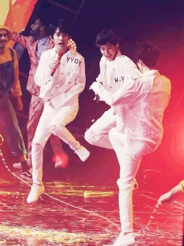 易烊千玺被低估，罗志祥黑暗十年：坚持，比努力更可怕