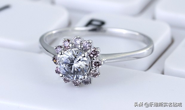 铂金钻戒哪个牌子性价比高又便宜,铂金钻戒价格一般多少钱