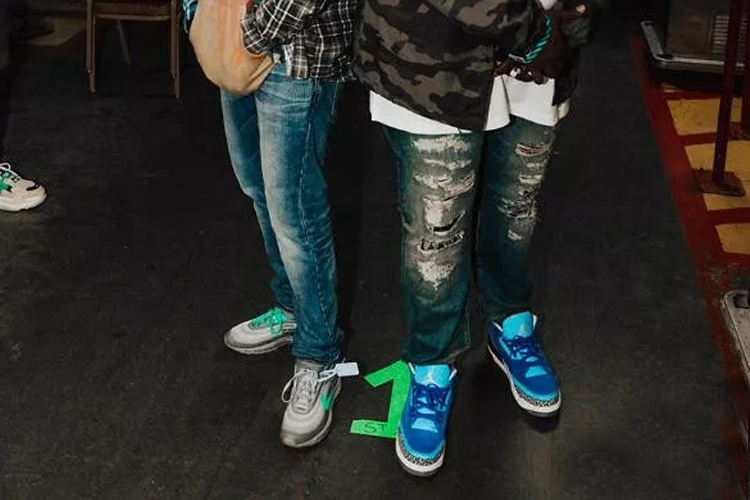 aj篮球鞋搭配什么裤子好看,什么样的宽松裤子配高帮aj好看