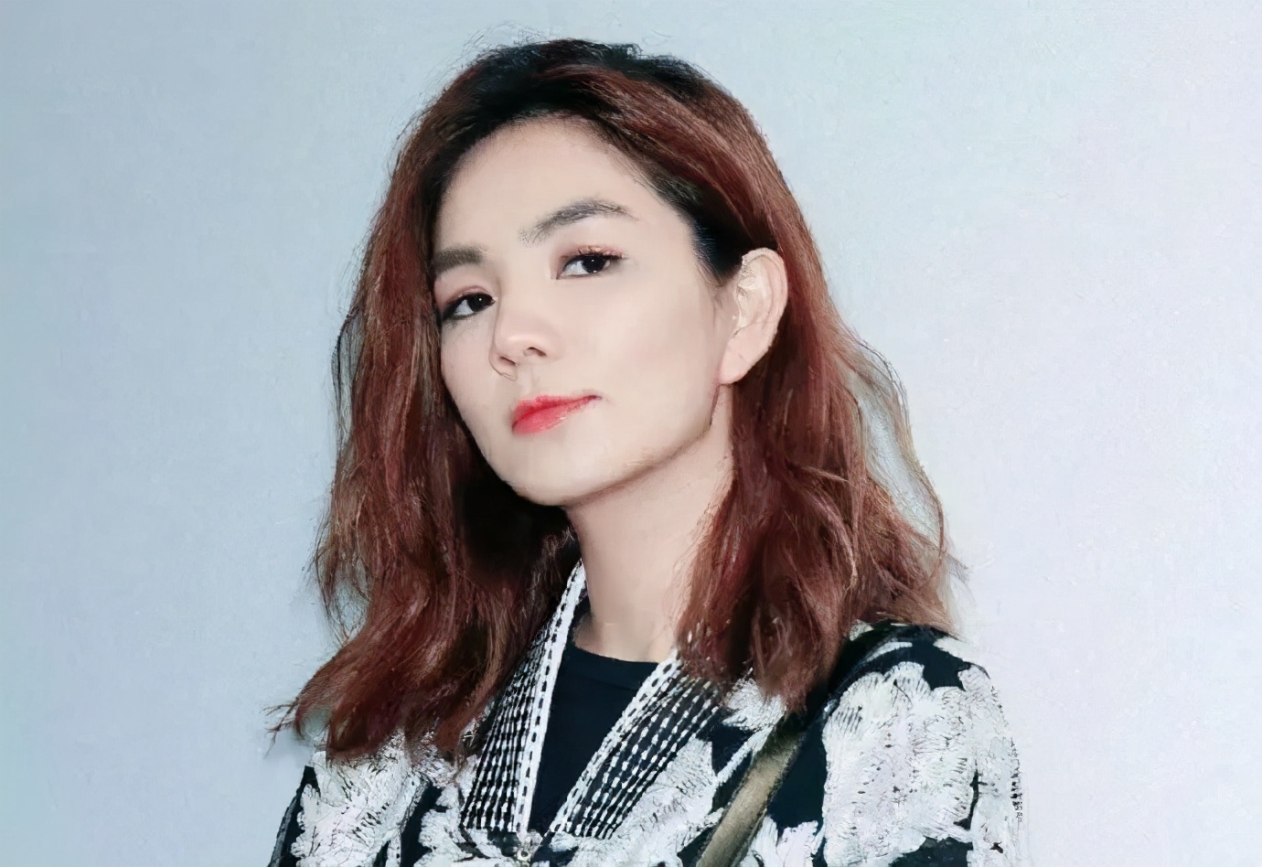 ella直播生宝宝,ella被曝水中分娩