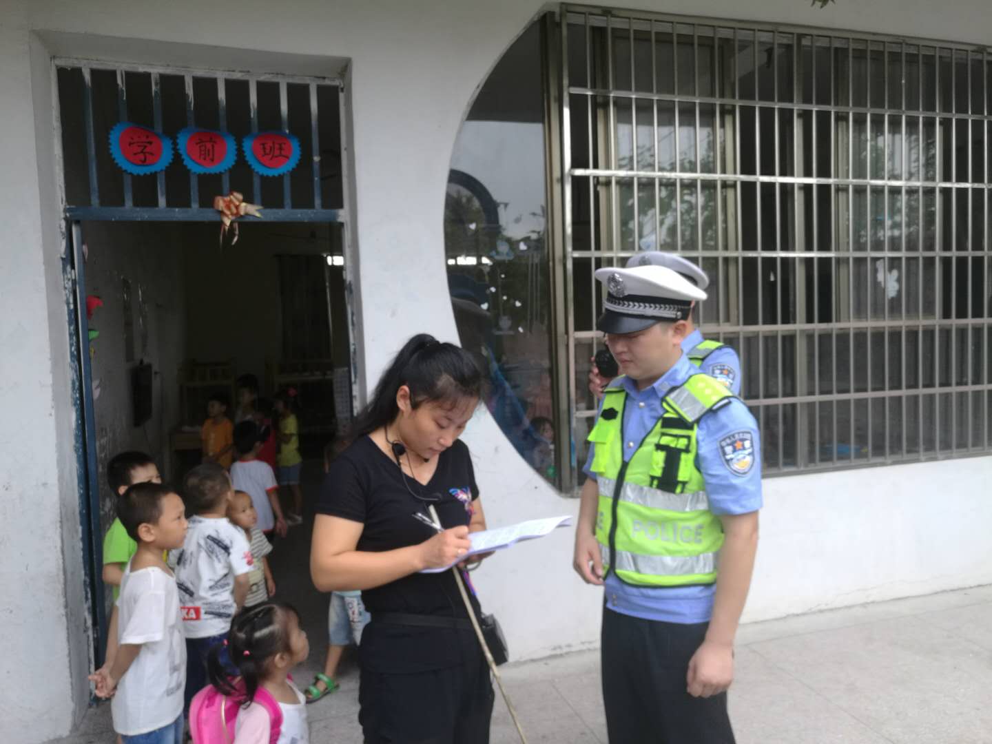 和我一起探索图片,交警平凡的每一天