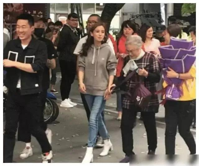 娱乐圈从不拍吻戏的四大女星，第三个无人敢吻，第四个无人想吻