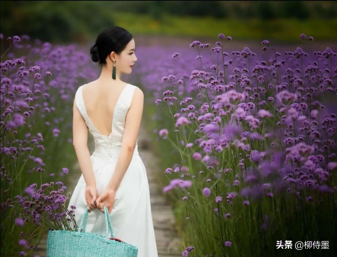 适合中老年女性拍照姿势,中老年摄影入门轻松拍出好照片