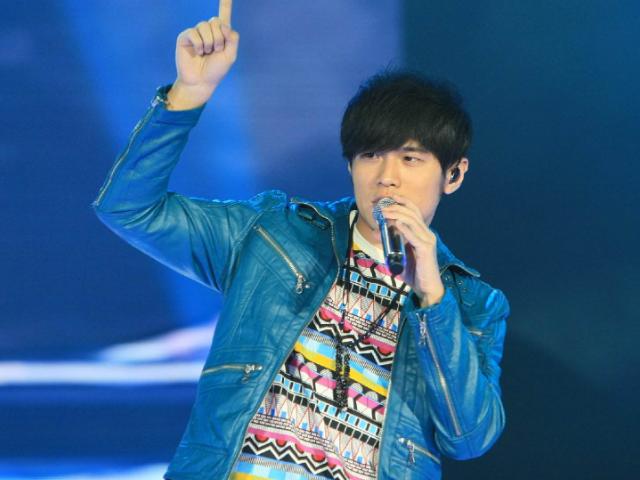 唱歌忘词机智补救男团,唱歌忘词名场面王俊凯