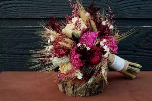 鲜花蔫了怎么做干花,怎样才能让鲜花做成干花永不褪色