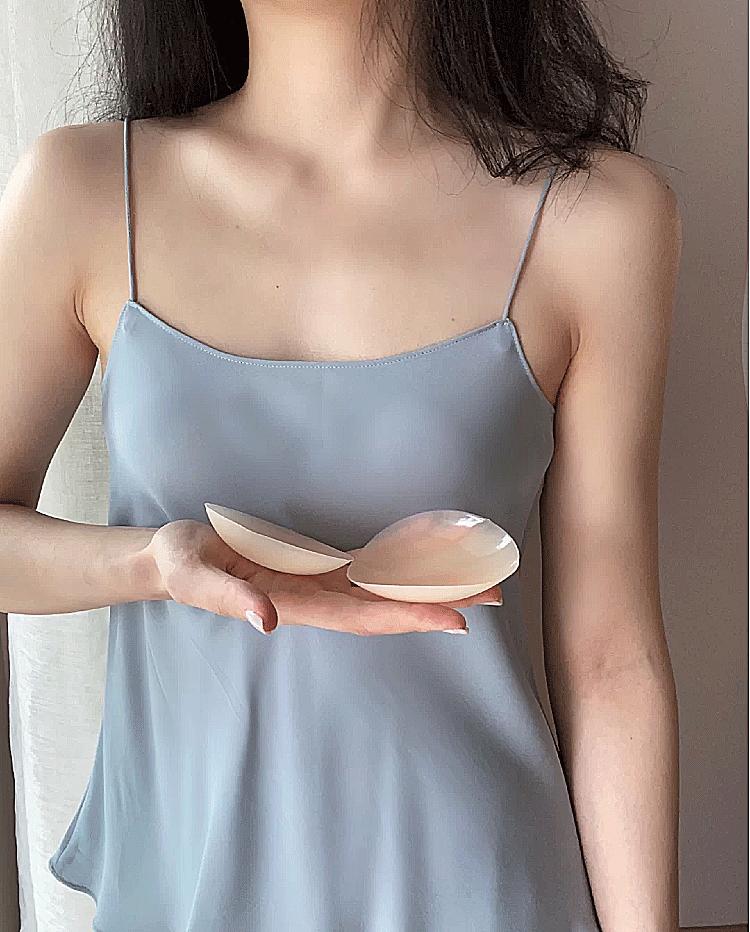 相见恨晚！吊带里面怎么穿，神仙胸贴告诉你