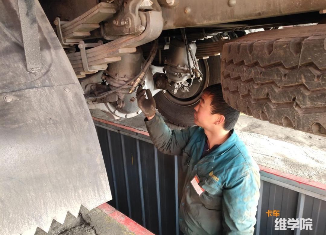 为什么卡车刹车容易失灵,卡车刹车气路维修视频