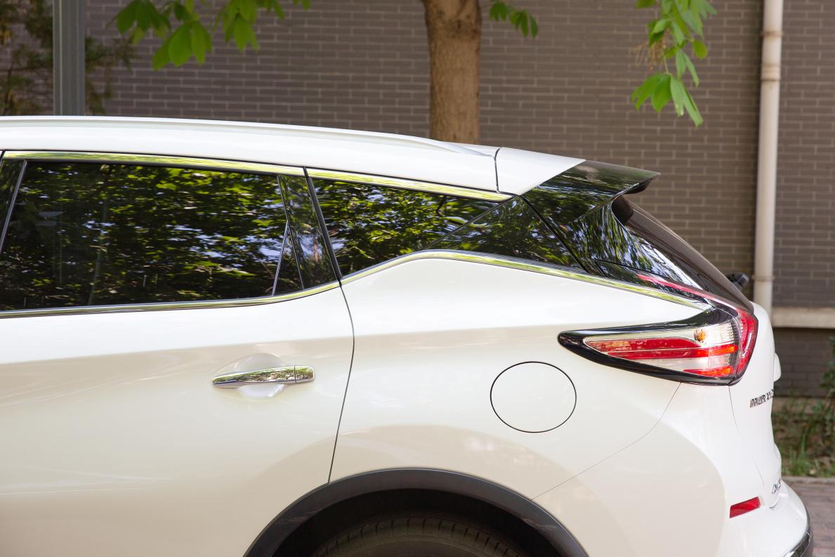 李扬试驾日产楼兰25t,日产楼兰2019款2.5l试驾