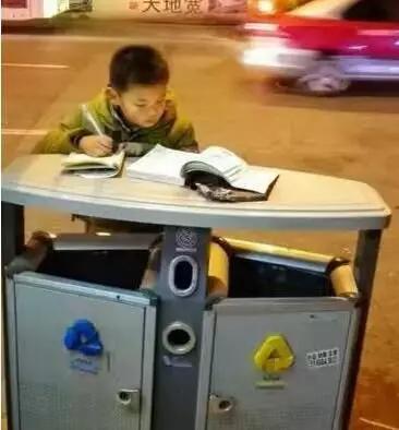 一个孩子的成长需要陪伴,放糖放盐补钙效果好吗