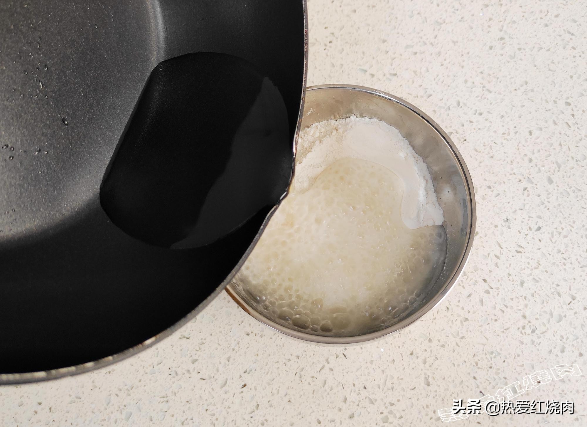 饺子皮蒸春饼抹油了还是撕不开,为什么春饼皮现做容易破