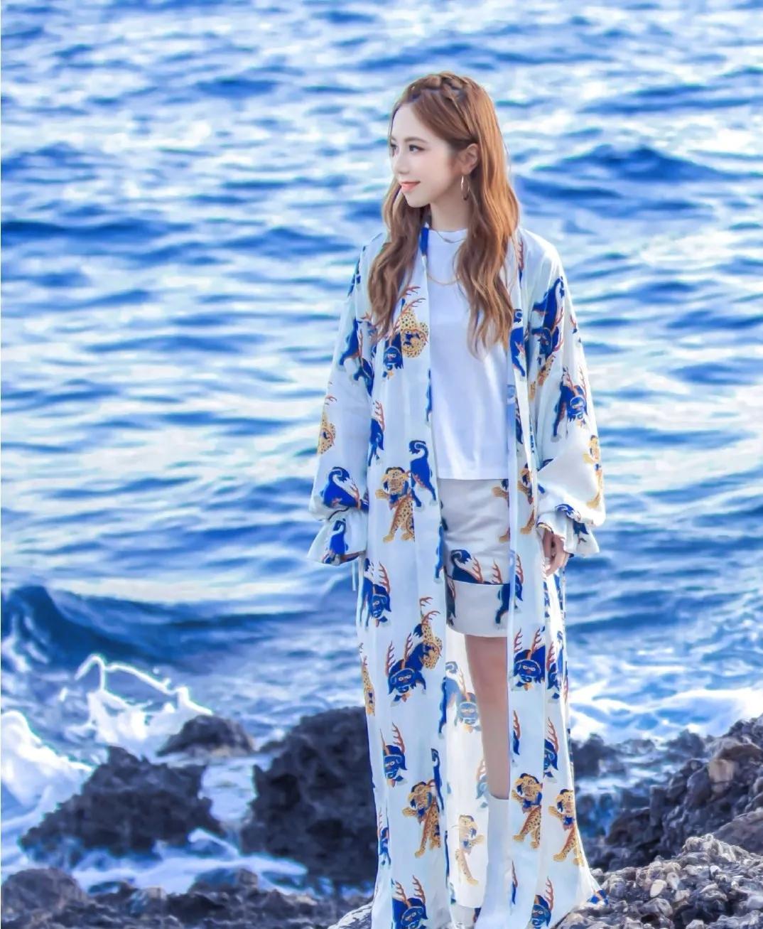 邓紫棋在歌坛的地位能和王菲比吗,邓紫棋会成为华语乐坛天后吗