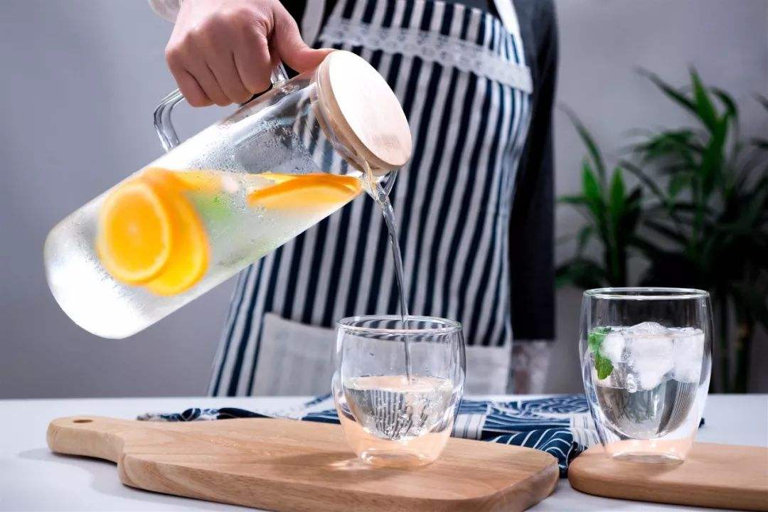 健身后需要补充水，电解质和矿泉水哪个效果更好？