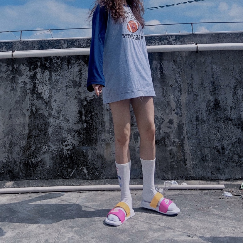 长腿袜怎么穿才更漂亮呢,今年流行的连脚袜穿搭