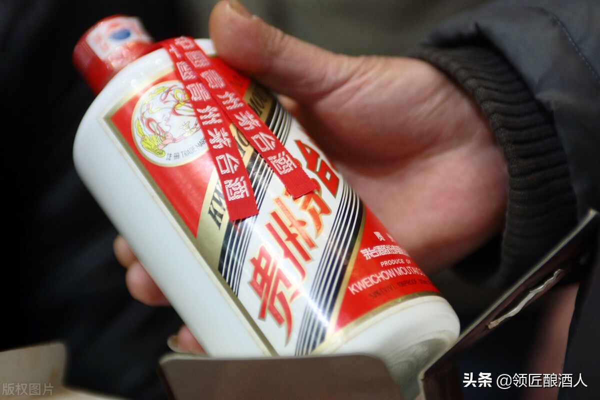 2021哪款性价比中端白酒值得收藏,2021年白酒价格前十排名