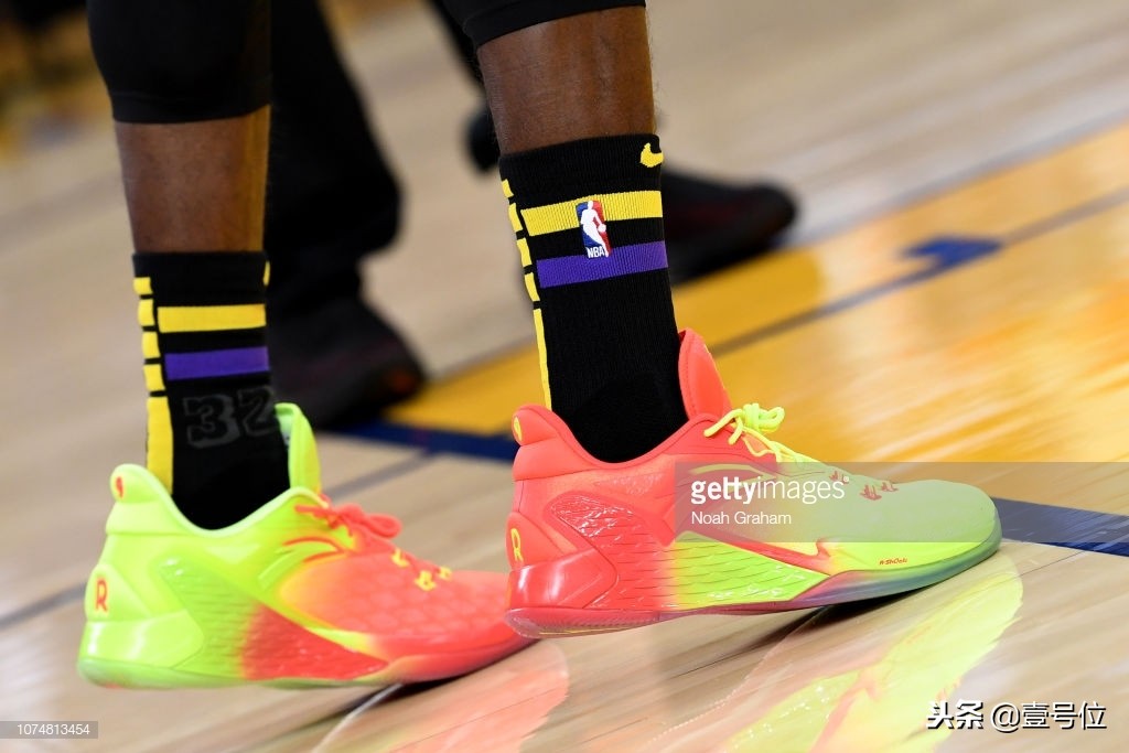 2018年圣诞大战詹姆斯穿的球鞋,2018年都有哪些经典球鞋