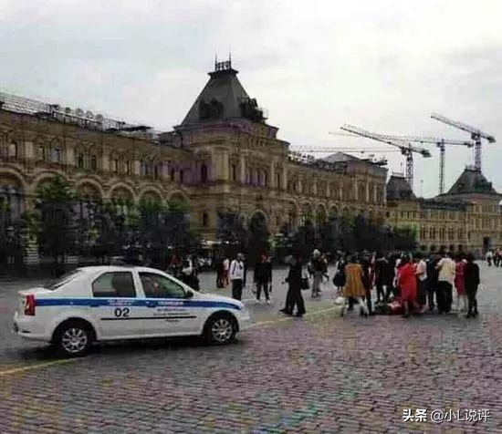 中国大妈们在国外跳广场舞,中国大妈在温哥华商场跳广场舞