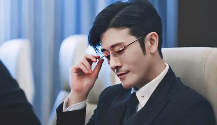 行走的荷尔蒙，这6位越老越有味，大胡茬克制又霸道，气质太绝了