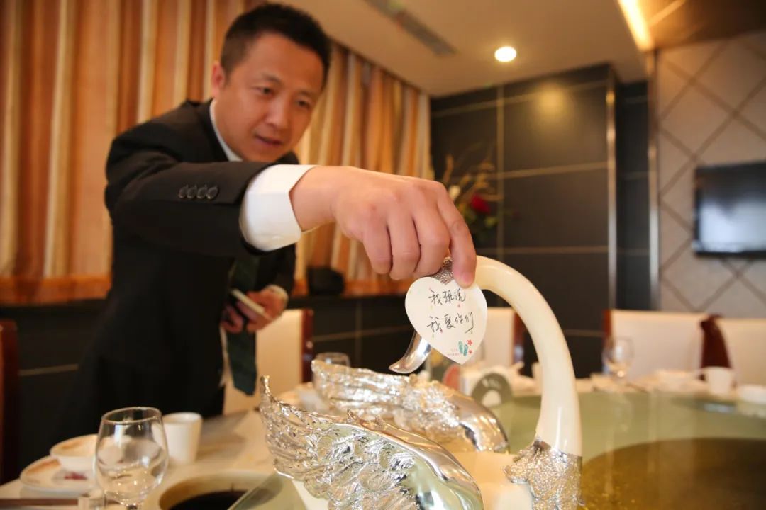 小肥羊大骨浓汤涮羊肉,小肥羊大爱无疆