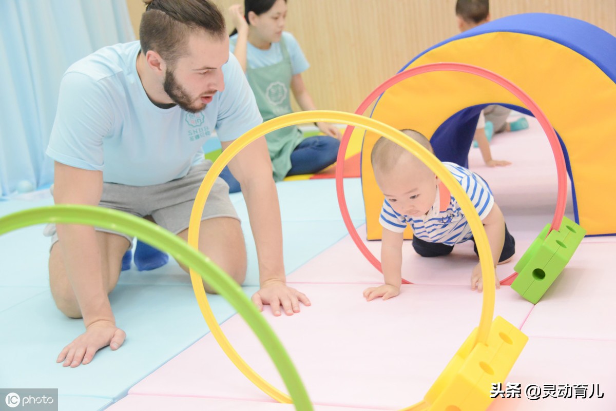 不会爬的宝宝怎么练习爬行,宝宝爬行手不会交替怎么训练