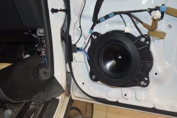 容桂尚韵—丰田霸道改装魔立方DSP6声音甜美清脆