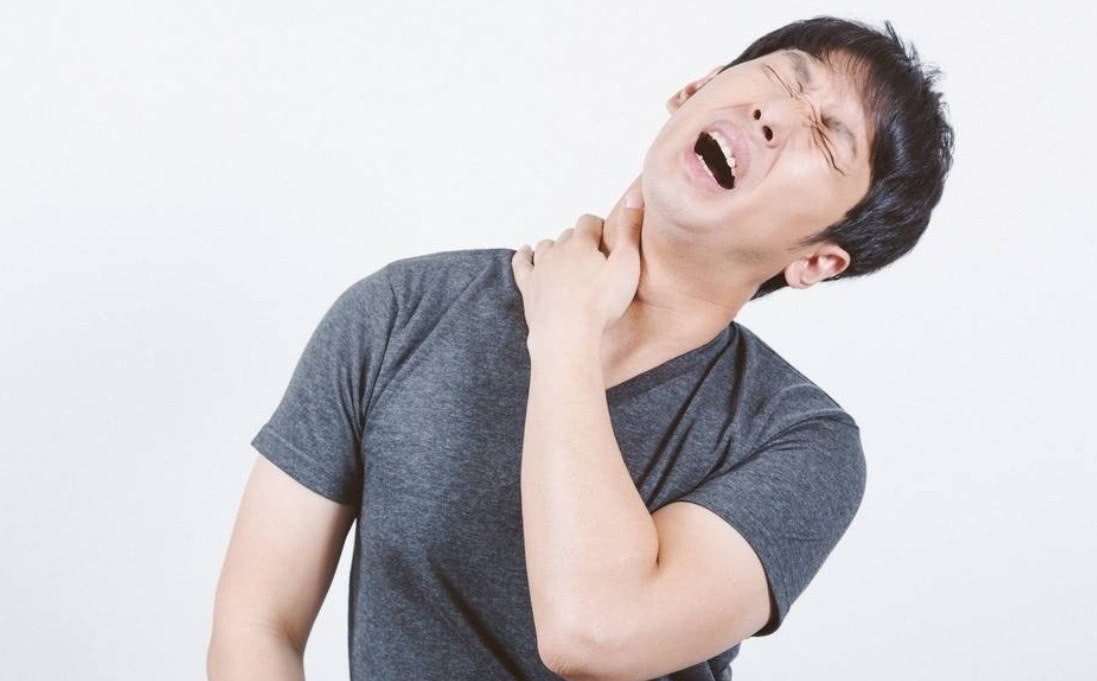 扭脖子咔咔响对颈椎有坏处吗,扭脖子骨头咔咔作响能治吗