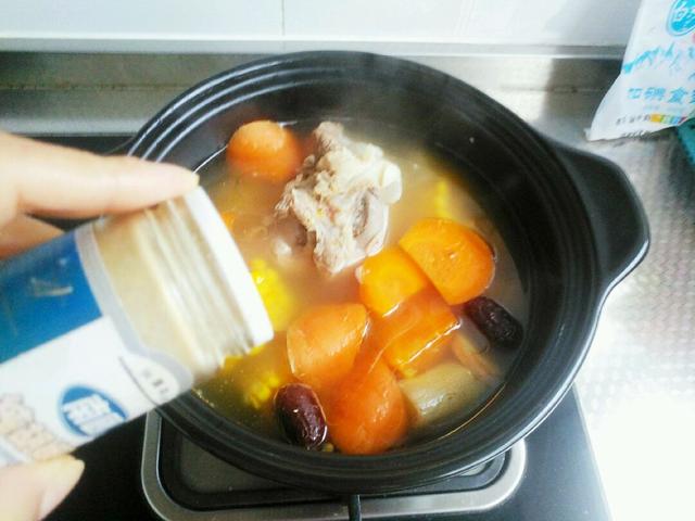 骨头汤放黄芪好还是党参好,骨头汤好喝还是肉汤好喝