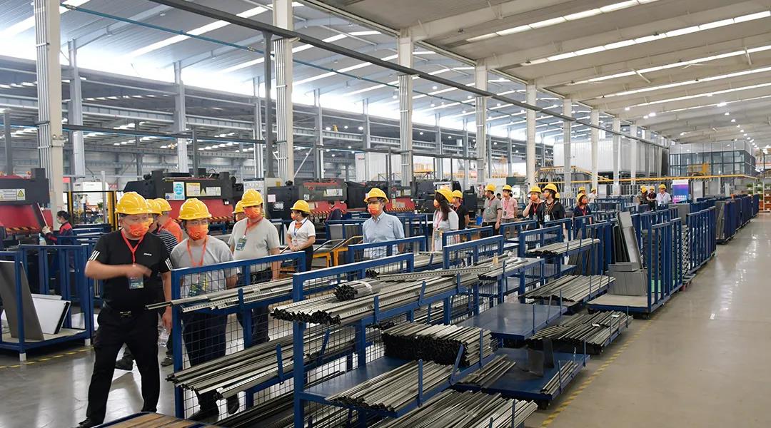 走进永亨—成都市家具商会举办办公家具标杆企业学习交流沙龙活动