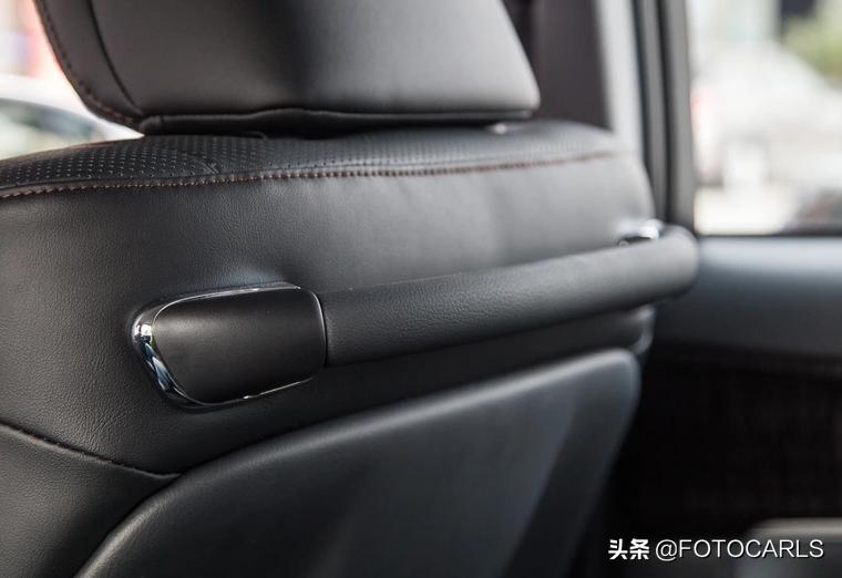 丰田皇冠2.5升四驱豪华版价格,丰田皇冠2024款最新款银色