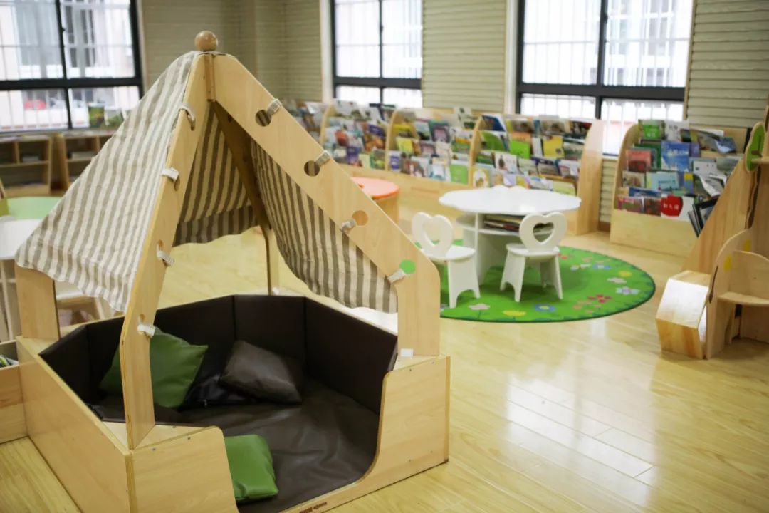 鍥犱负浼欓鑰屽嚭鍚嶇殑瀛︽牎,鍥犱负缇庨鐏殑瀛︽牎