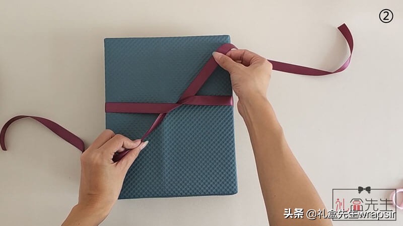 礼品双蝴蝶结打法慢动作,礼品如何打蝴蝶结慢教程