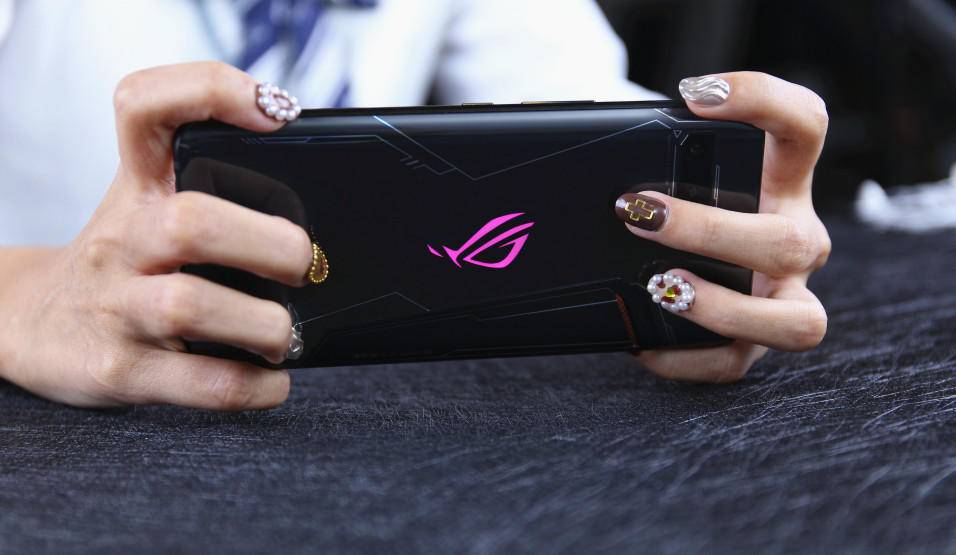 rog游戏手机2全套测评,rog游戏手机2上手体验