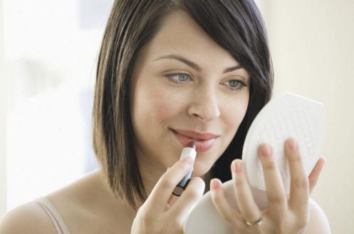 每天涂口红嘴唇有什么变化,每天抹口红的女人不一样