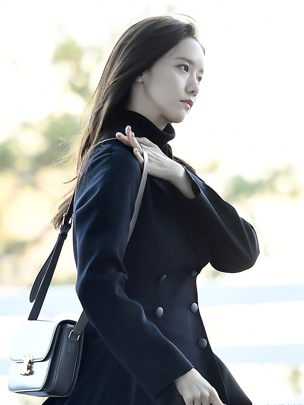 林允儿大风衣短裙穿搭,林允儿穿长靴的图片搜索