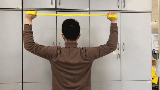 后背肩胛骨疼什么原因造成的,深呼吸造成右后背肩胛骨下方疼痛