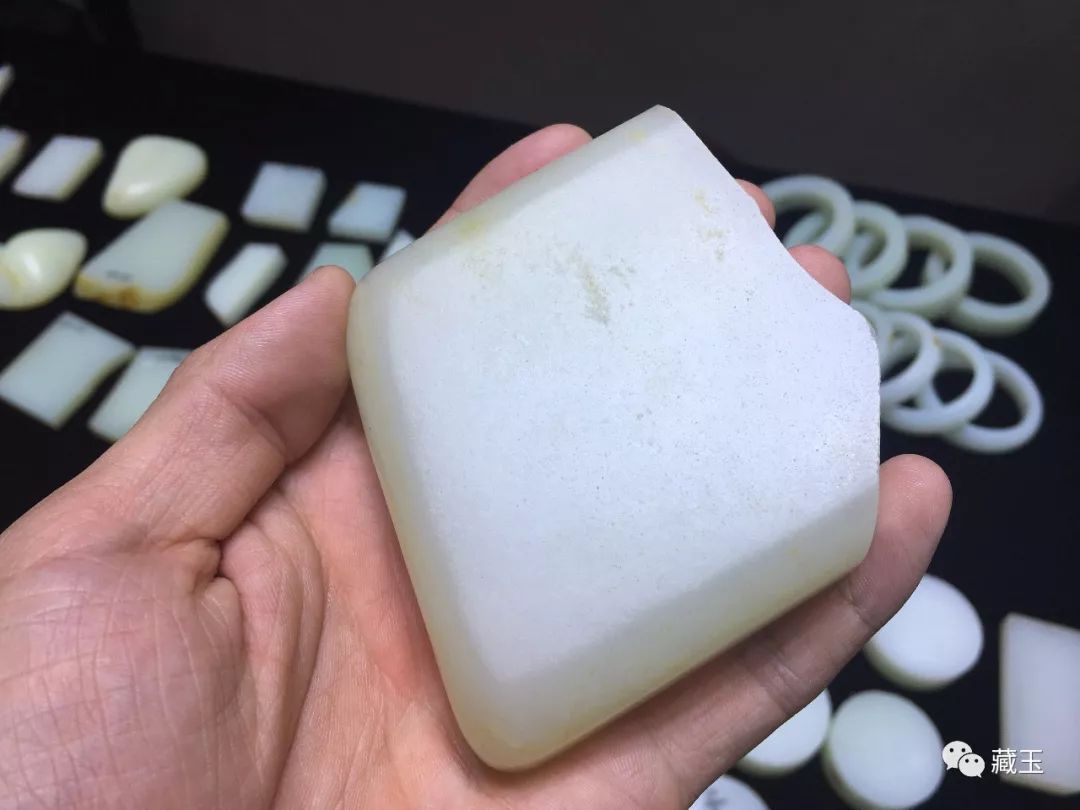 新疆和田玉山料和青海山料哪个好,和田玉山料最好的是什么