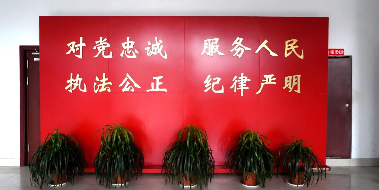 爱心企业送清凉慰问交警暖人心,爱心企业送温暖慰问一线交警