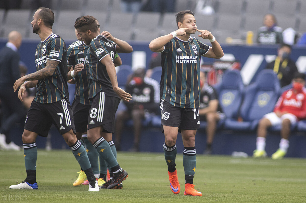 足球中帽子戏法的意思是什么,足球帽子戏法和梅开二度是一样吗