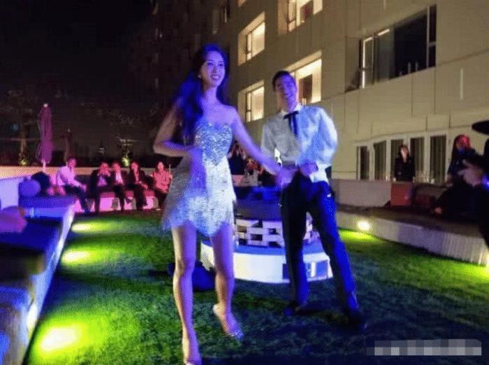 林志玲结婚现场跳热舞,林志玲婚礼穿着