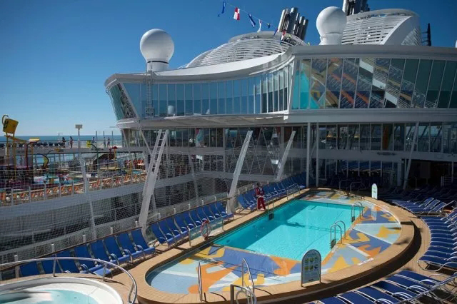 1000000000的邮轮长什么样？游乐场、购物中心样样齐全