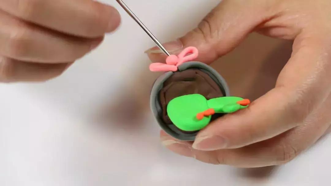 圆形手工制作仙人掌创意废物利用,硬卡纸仙人掌手工制作大全