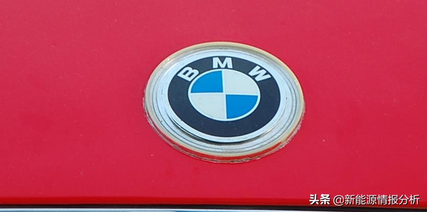 闃挎浖鏃ヨ,闃挎浖琛楀ご闅忔媿