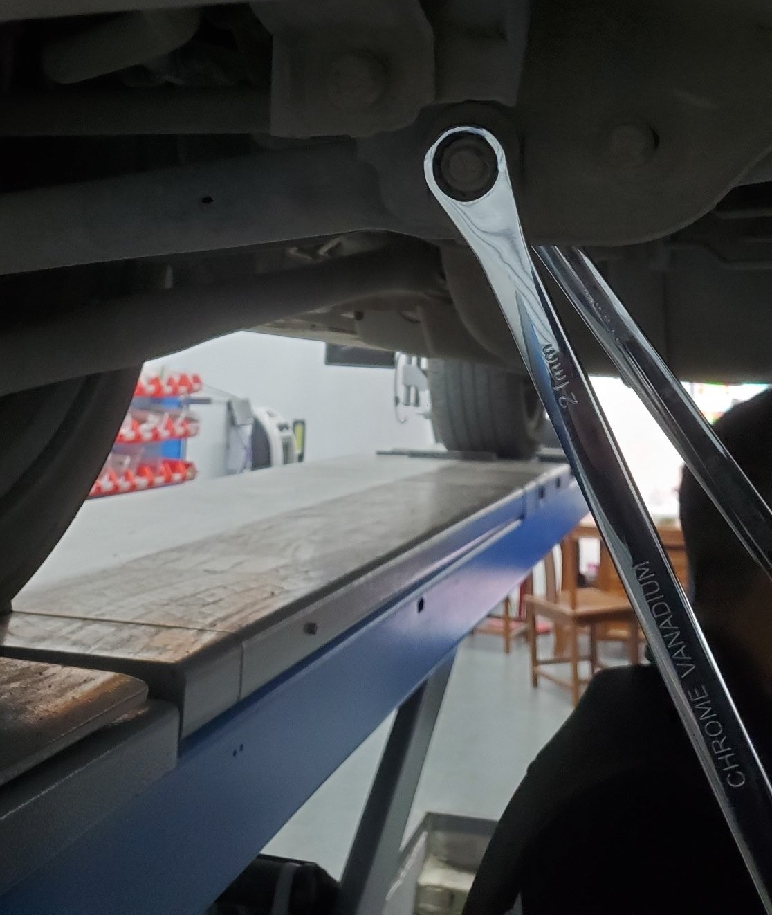 路虎揽胜极光加速左右抖动,路虎极光动力转向性能减弱