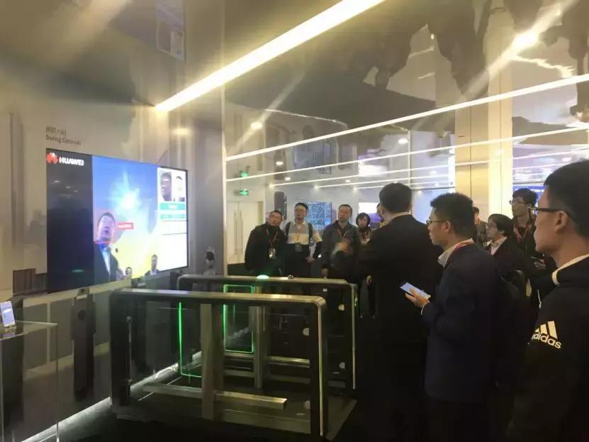 中国零售CIO俱乐部走进好邻居、华冠考察交流暨华为用户大会召开