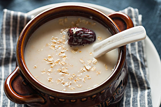 新生儿有的头发浓密有的稀疏,新生儿头发一块浓密一块儿稀疏