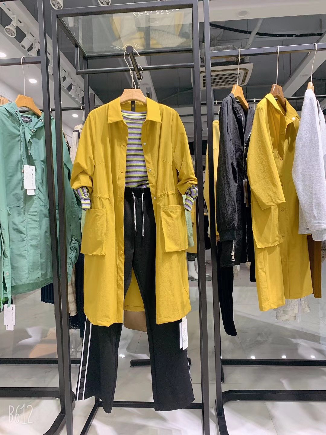 小镇姑娘直播间卖衣服,淘宝直播卖衣服都是在哪拿货