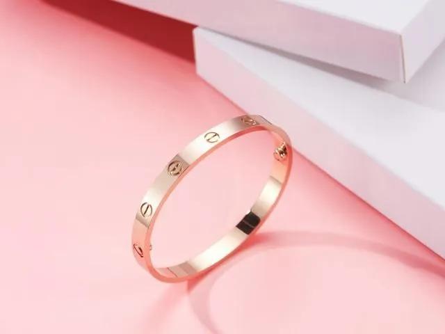 普通2元买的手链断了怎么修,手链断了去金店修多少钱