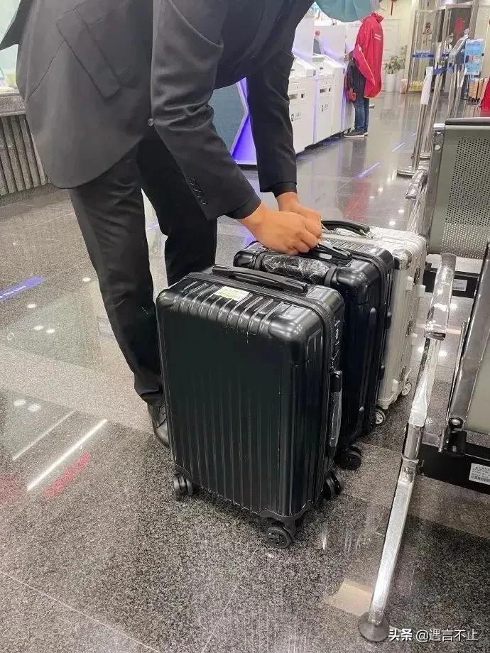 中国顶级黑客，提现500万教训柜员，他劳斯莱斯炫富为何不讨厌？