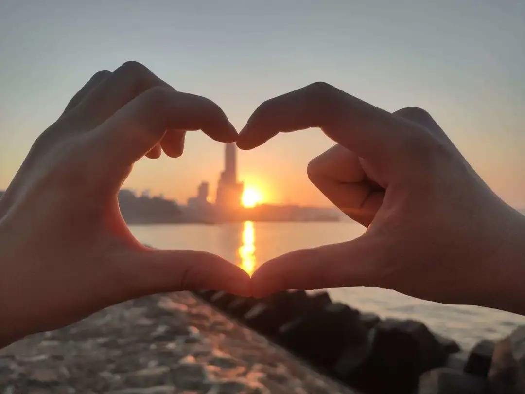 恋爱中要珍惜每一次相遇,初次相遇终身难忘